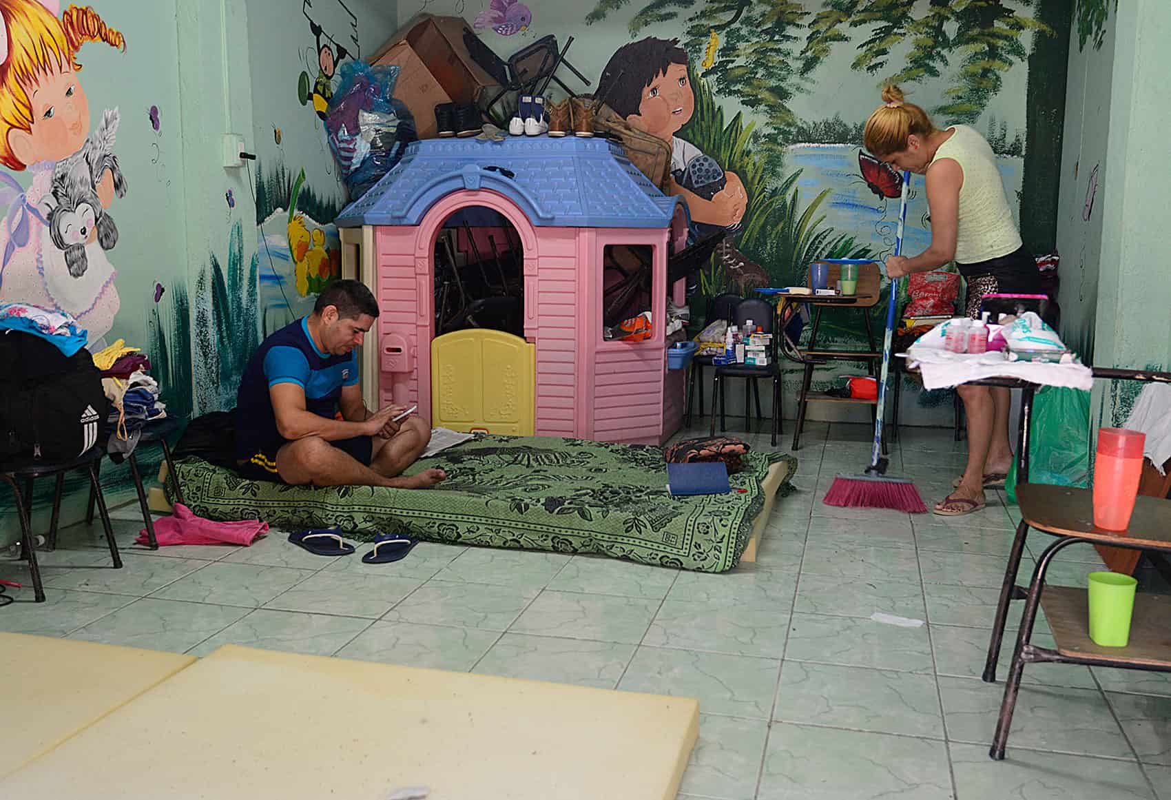 Cuban migrants shelter