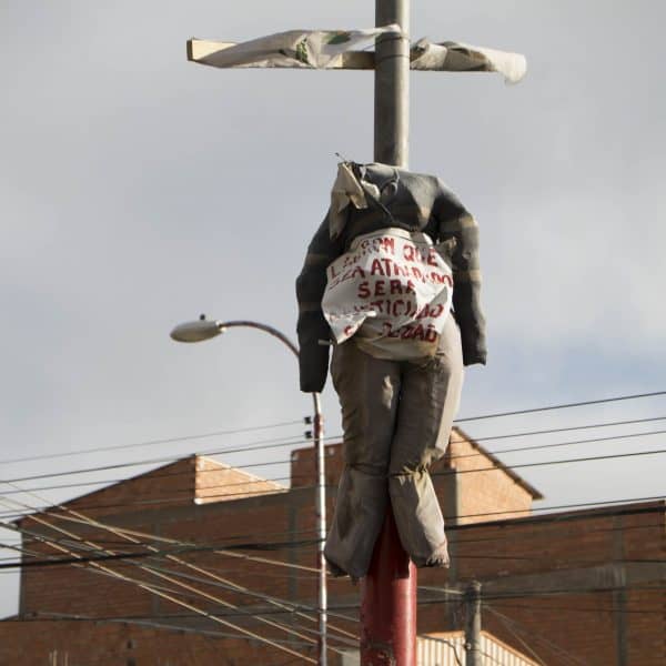 Peru vigilantes | Bolivia hanging doll