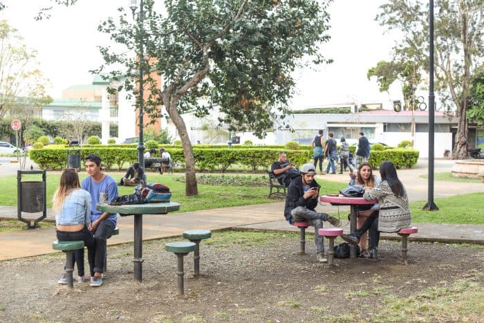 Nothing's better than sharing the afternoon with friends at the Parque Francia. Alberto Font/The Tico Times