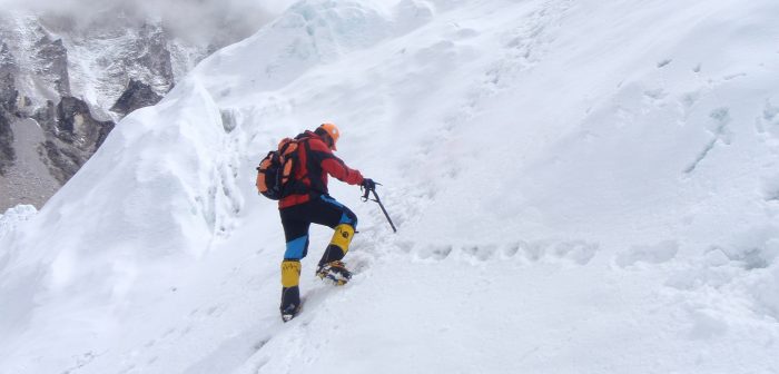 Warner Rojas during one of his marvelous climbs. [Via www.warnerrojas.com]