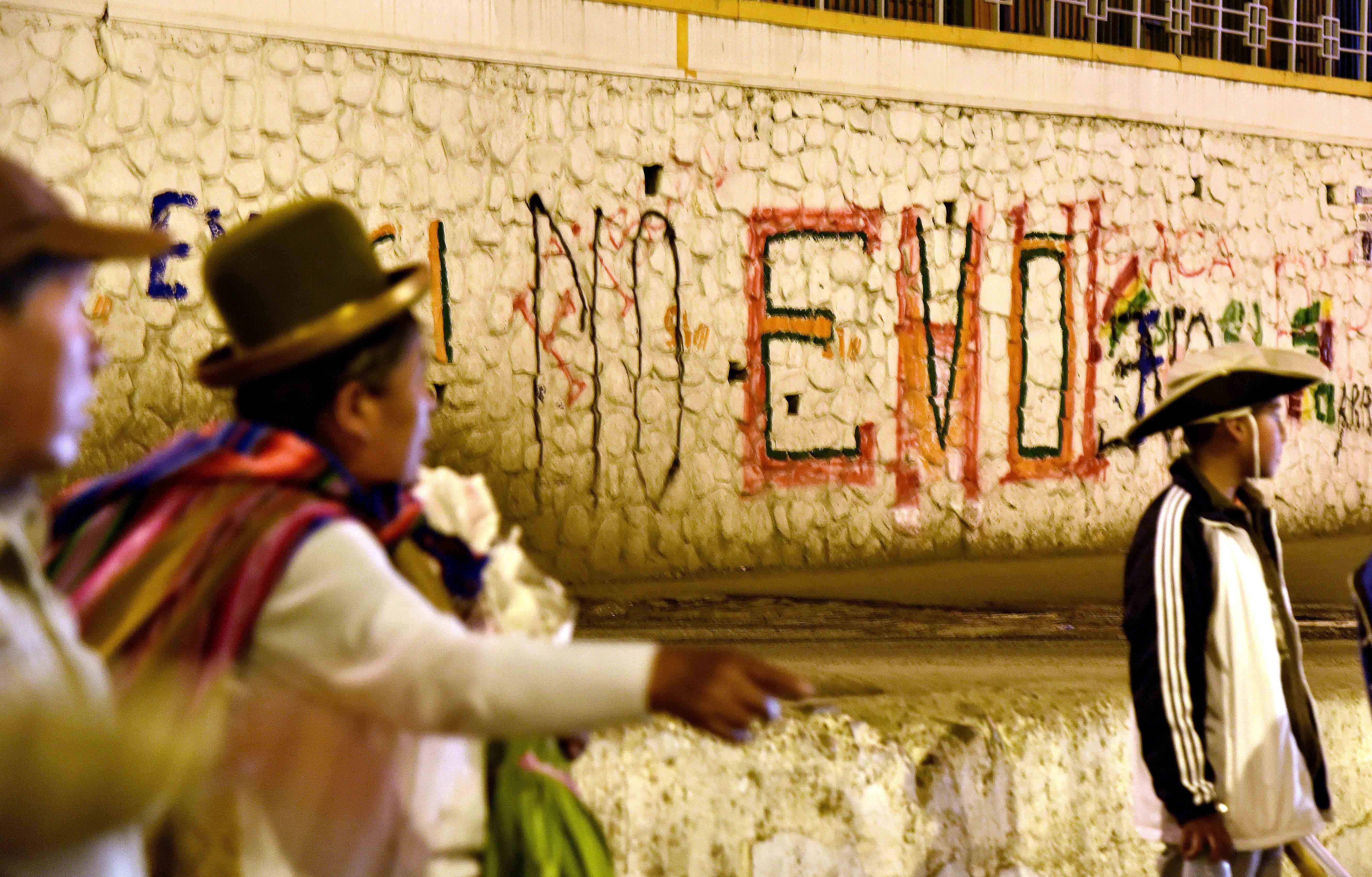 Evo Morales referendum graffiti in Bolivia