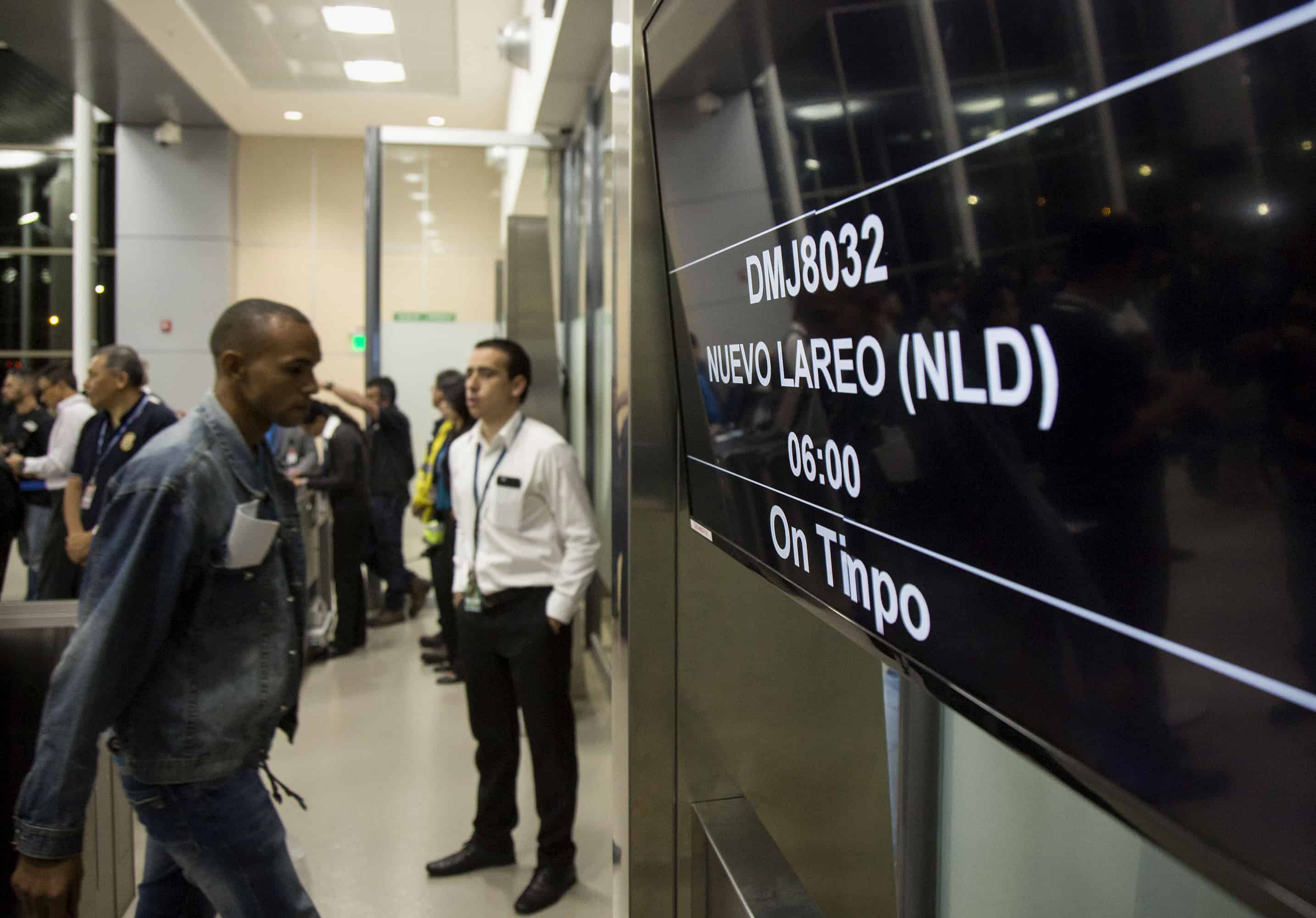 Cuban migrants, flight at Juan Santamaría Airport