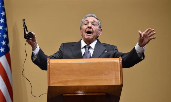 Obama in Cuba | Raúl Castro gestures during a press conference