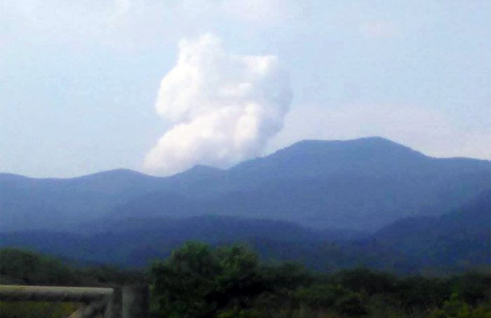 Vapor explosion at Rincón de la Vieja Volcano, Guanacaste. May 1, 2016.