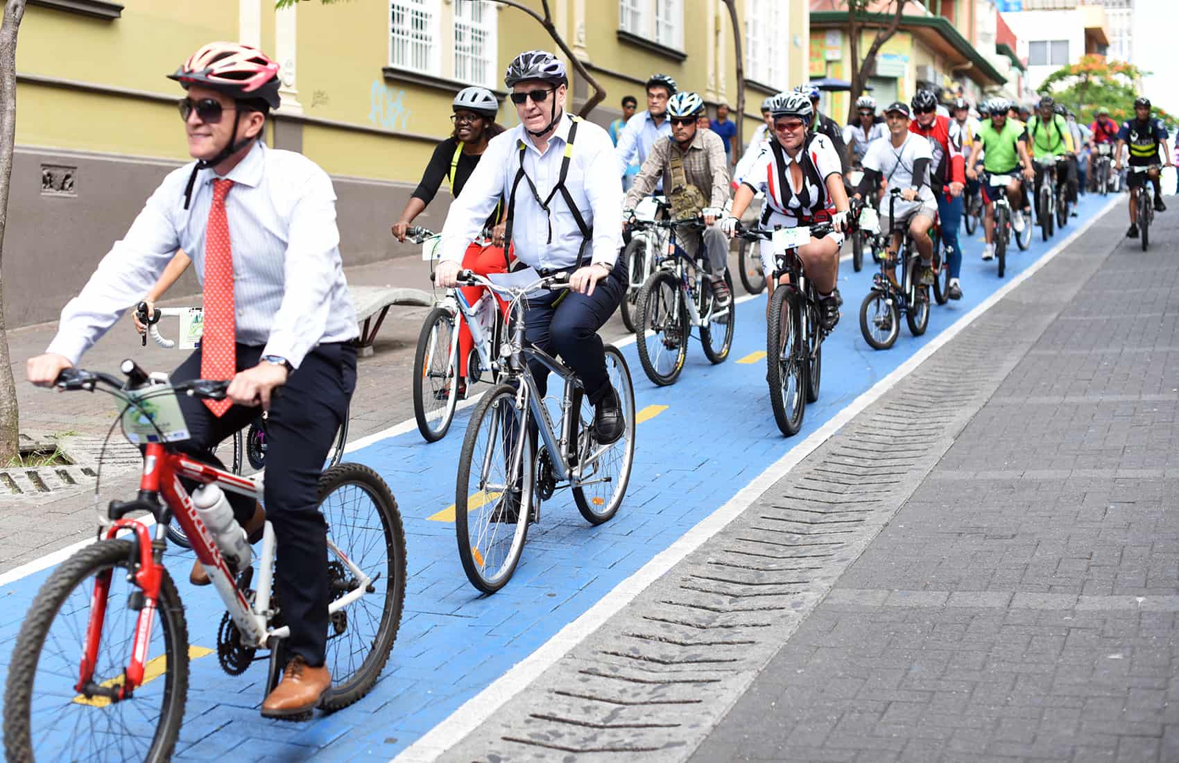 European Ambassadors riding along a bike path in San José. June 18, 2016.