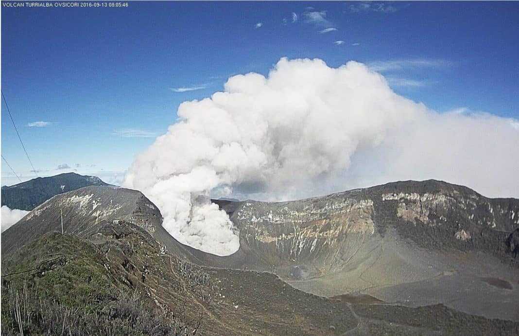 Costa Rica's Turrialba Volcano resumes ash, vapor spewings