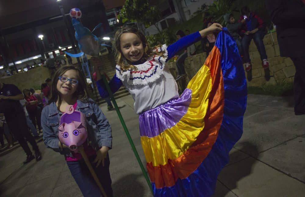 Kids dressed up for the Costa Rica lantern parade