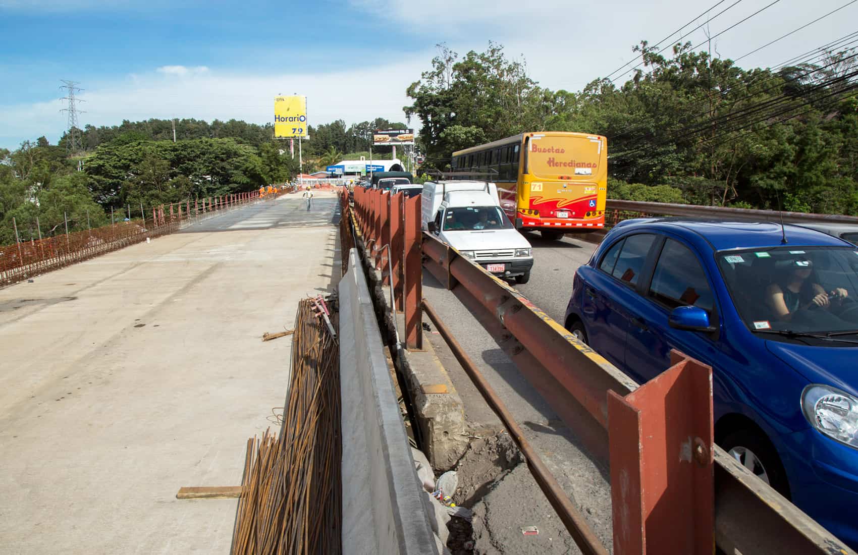 Repair works of public infrastructure. Virilla river bridge.