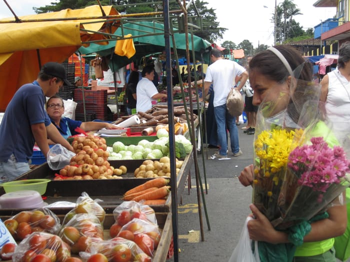 Fun and free in Costa Rica: Get your veggies at the feria