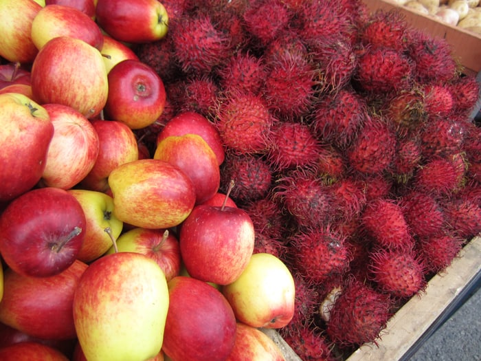 Apples and mamón chino.