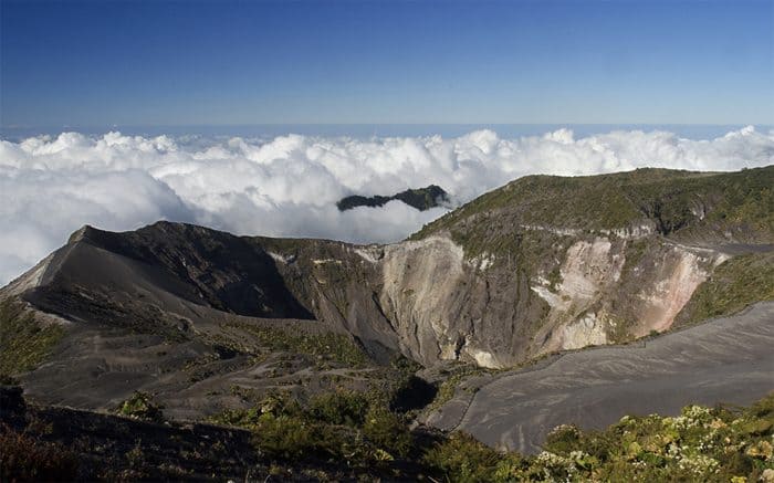 The almost total lack of vegetation gives Irazú Volcano the appearance of a moonscape.