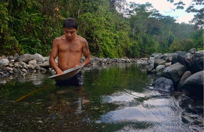 Gold miner in Corcovado.
