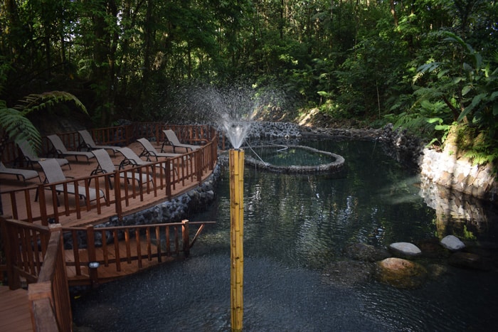 Ecotermales Arenal: The pool is hot, but the water spray is refreshingly cold.