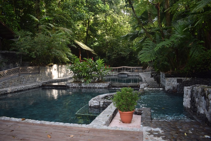 The jungle is never far away at Ecotermales Arenal.