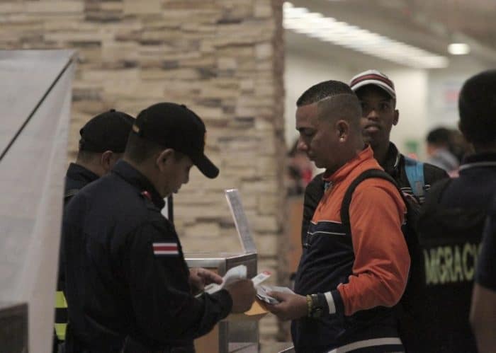 Panama drops off Cuban migrants on Costa Rica’s doorstep