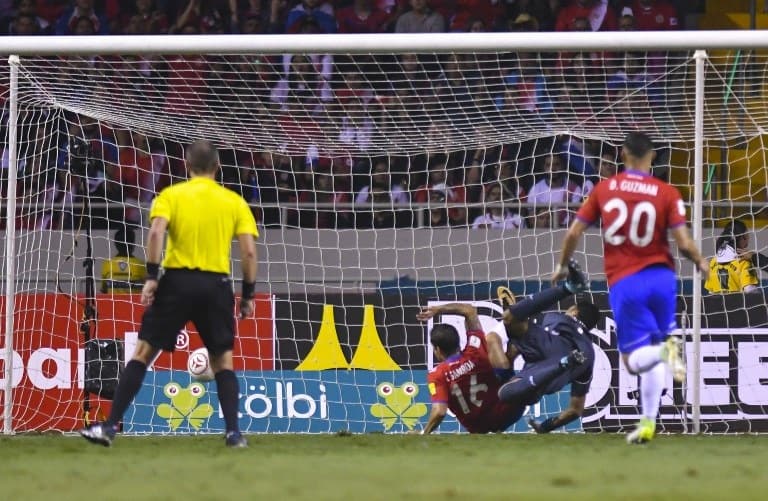 Costa Rica's Cristian Gamboa (16) makes an own goal as Costa Rica's goalkeeper Keylor Navas falls trying to avoid it, during the 2018 World Cup qualifier football match against Mexico in San Jose, on September 5, 2017. / AFP PHOTO / Ezequiel BECERRA