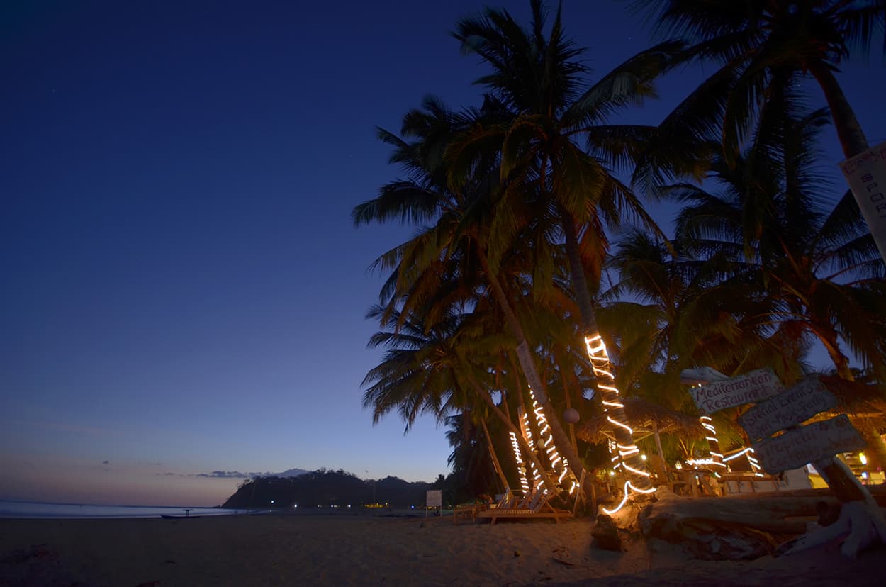 Costa Rica's Sámara Beach at night