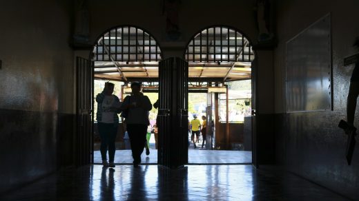 Costa Rican students continue protests over public education programs