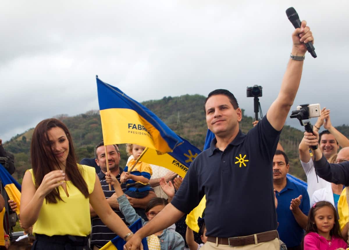 National Restoration Party (PRN) presidential candidate Fabricio Alvarado (R) and his wife Laura Moscoa (L) attend a campaign rally in San Josë, Costa Rica on March 24, 2018.