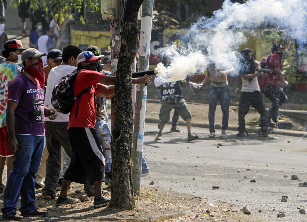Students clash with riot police agents in Managua, Nicaragua on April 21, 2018.