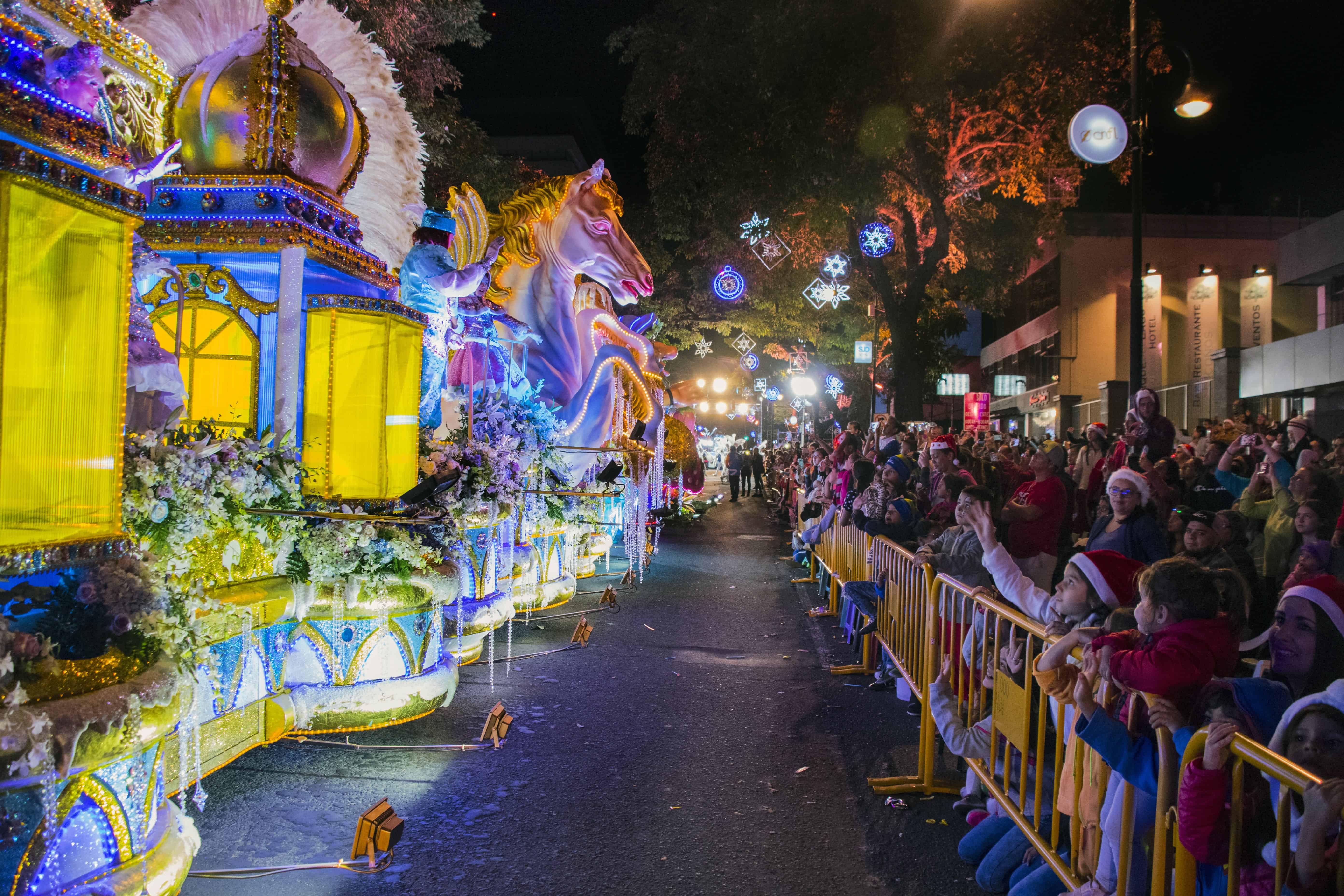 Festival de la Luz parades through San José