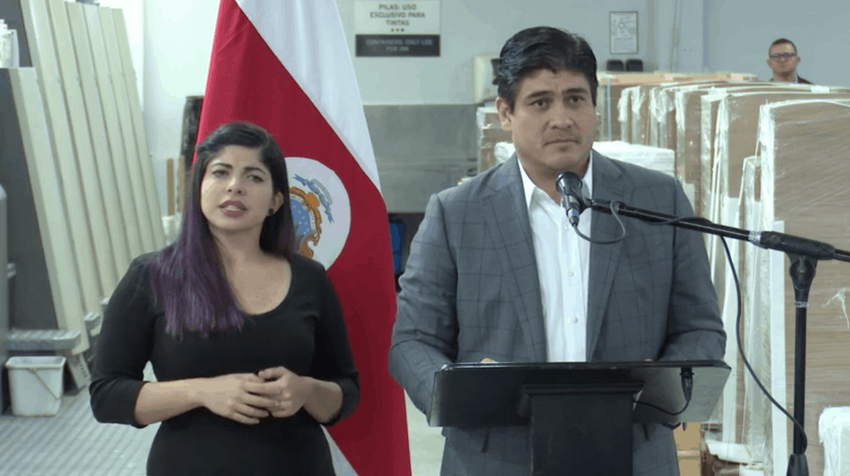 Carlos Alvarado signs Dual Education Law