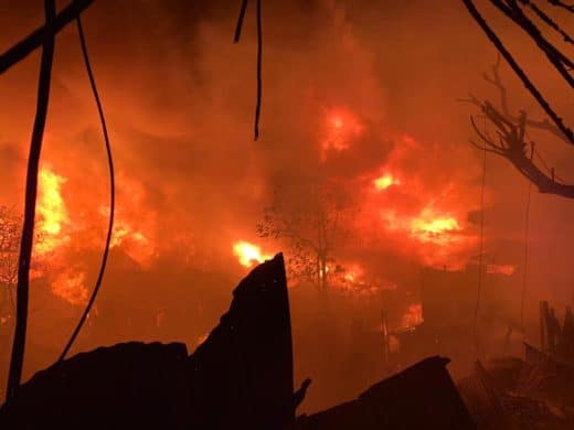 Structural fire destroys at least 150 homes in Guararí, Heredia