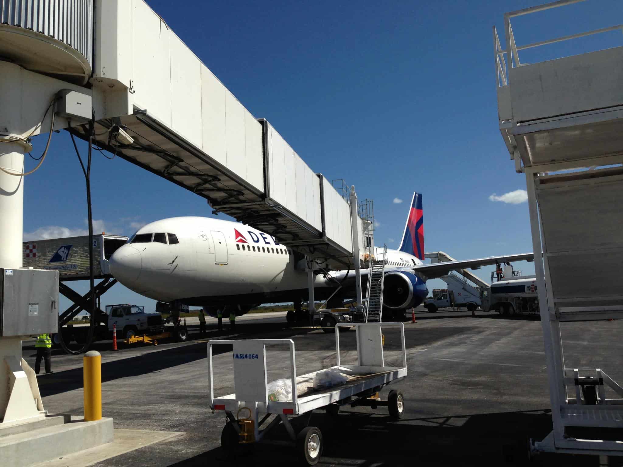 Delta airplane at Liberia International Airport