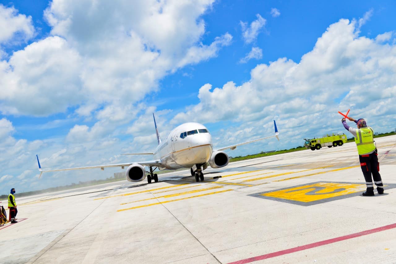 United Airlines flight arrives at Daniel Oduber Quiros International Airport in Liberia, Guanacaste on September 5, 2020.