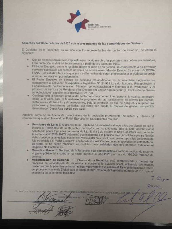 An image of the signed agreement in Guatuso.