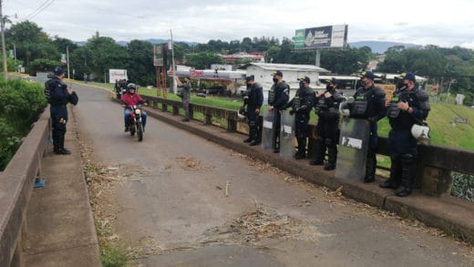 Blockades are back: Protests block two roads Thursday morning