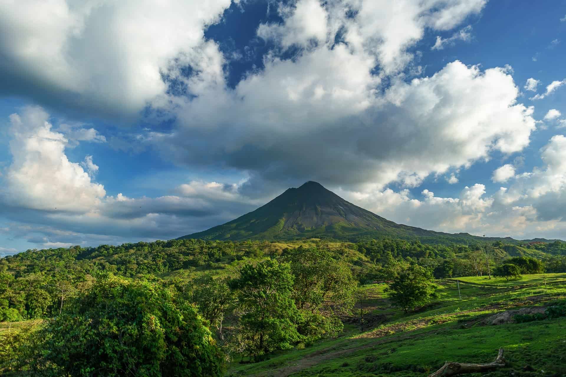 Why Is Costa Rica S Arenal Volcano Famous A Brief History   Volcano 2355772 1920 