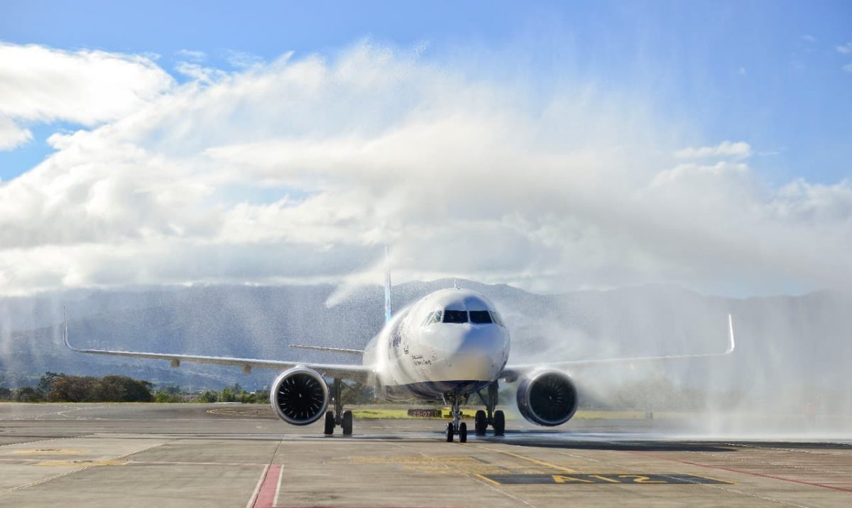 A JetBlue flight from Los Angeles receives a water-cannon salute at Juan Sanatamaría International Airport.
