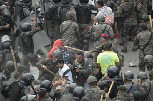Guatemalan security forces break up US-bound migrant caravan