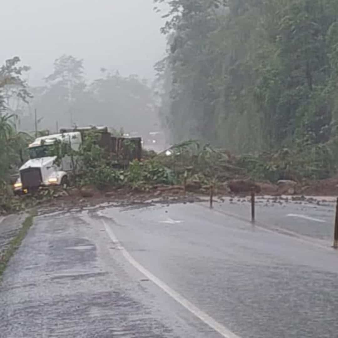 A landslide blocks traffic on Route 32 in Costa Rica.