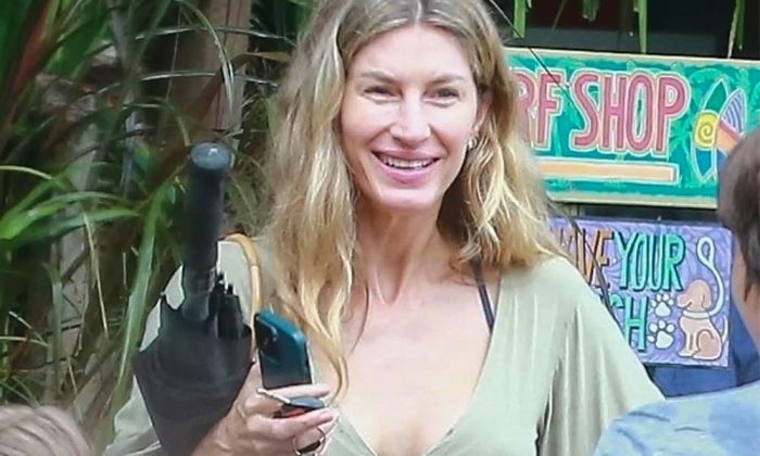 Giselle Bundchen in Costa Rica