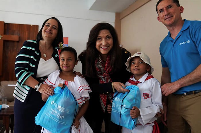 United States Donates kits to Costa Rica children