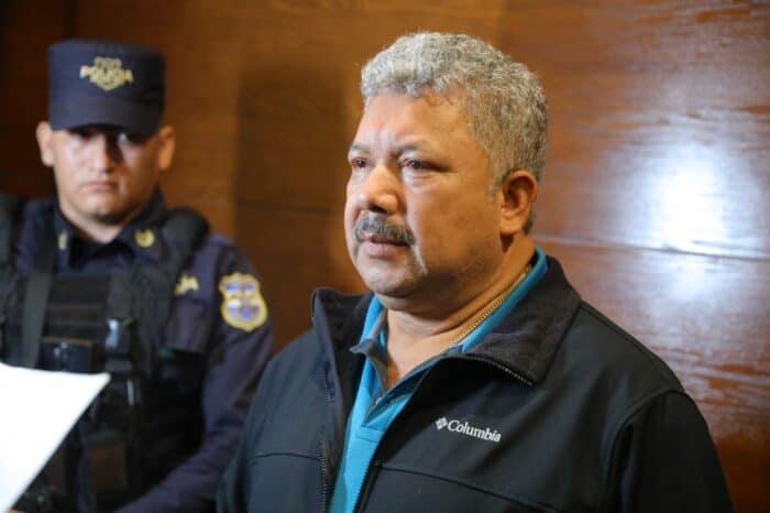 El Salvador El Official Arrest