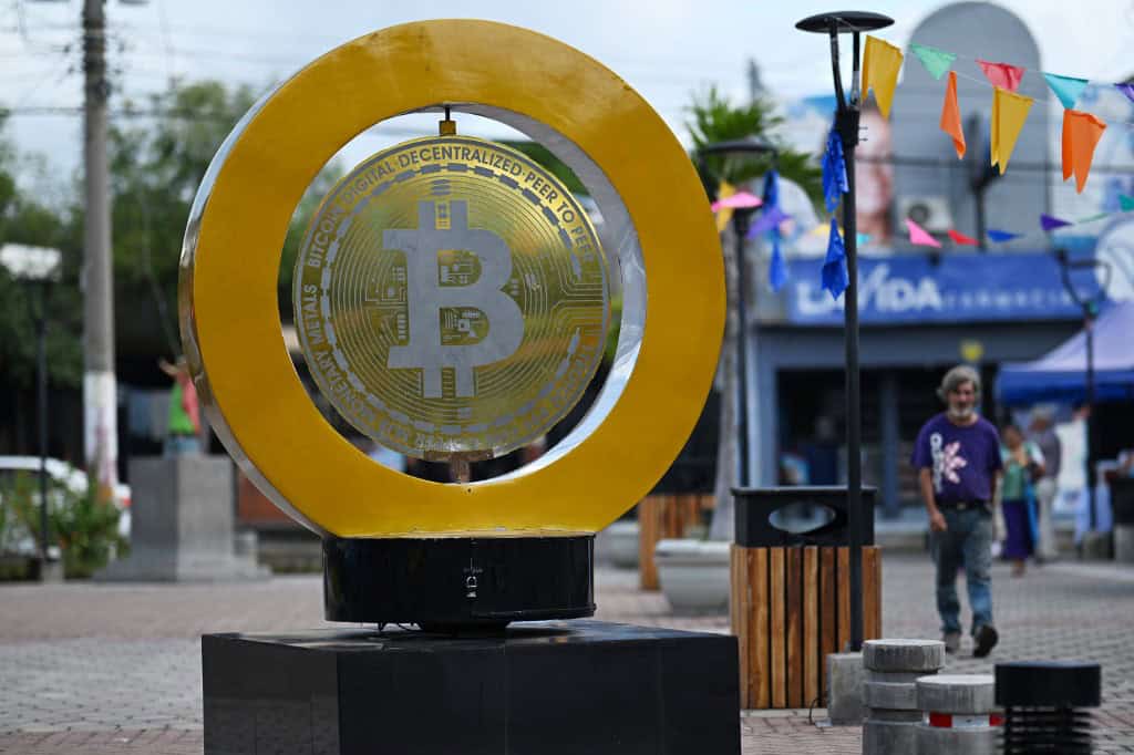 El Salvador Bitcoin Taxi Entrepeneur