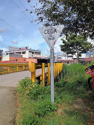 Costa Rica One Way Bridge Sign