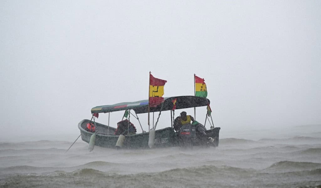 A boat of indigenous Gunas sails in Panama