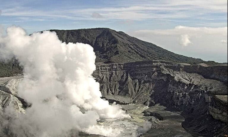 Poás Volcano Eruptions Deliver Economic Blow to Costa Rican Tourism