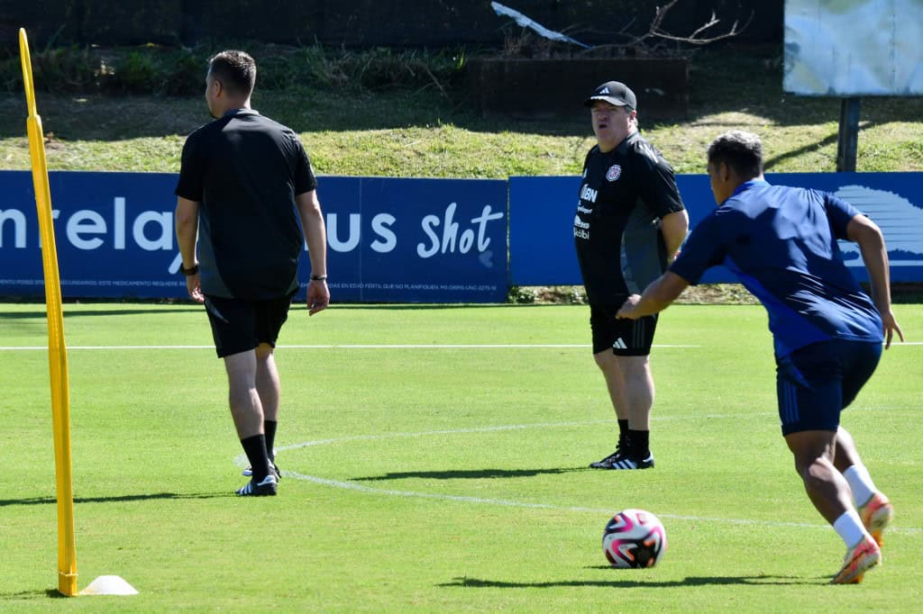 Costa Rica Soccer Coach coach Miguel Herrera