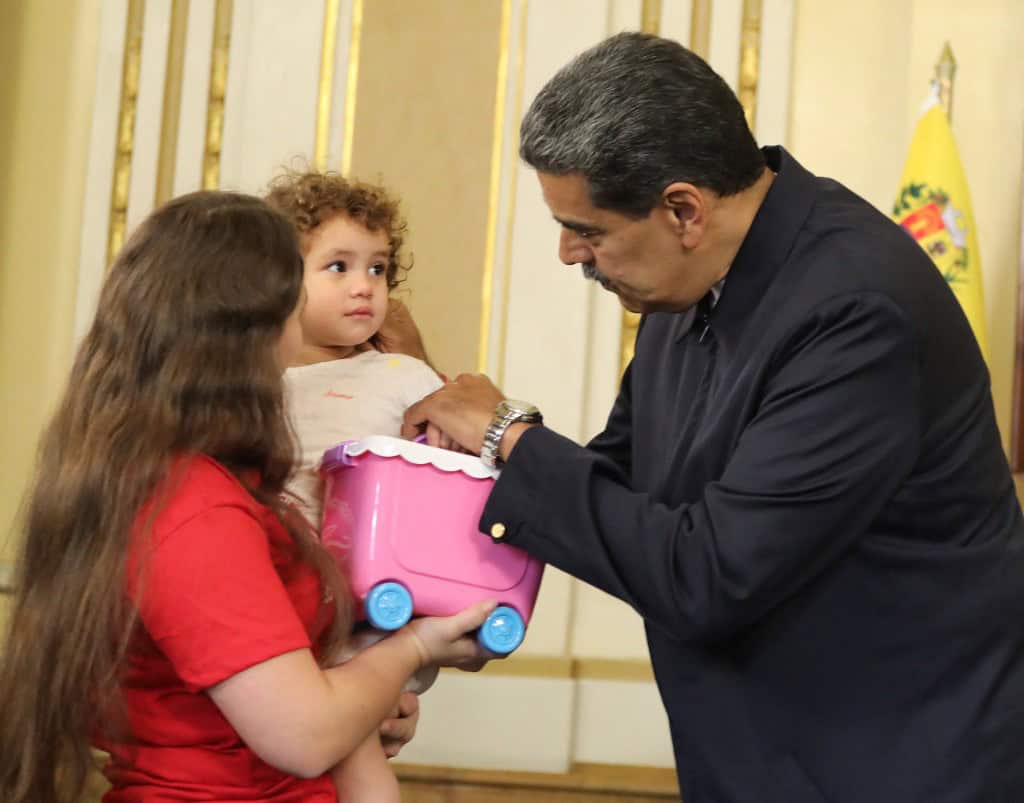 Venezuela's President Nicolas Maduro with Yorely Bernal holding her daughter Maikely