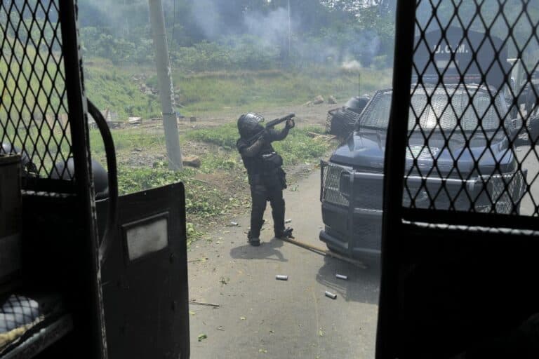 Panama Police Clash with Protesters Over Pension Reform Near Costa Rica Border