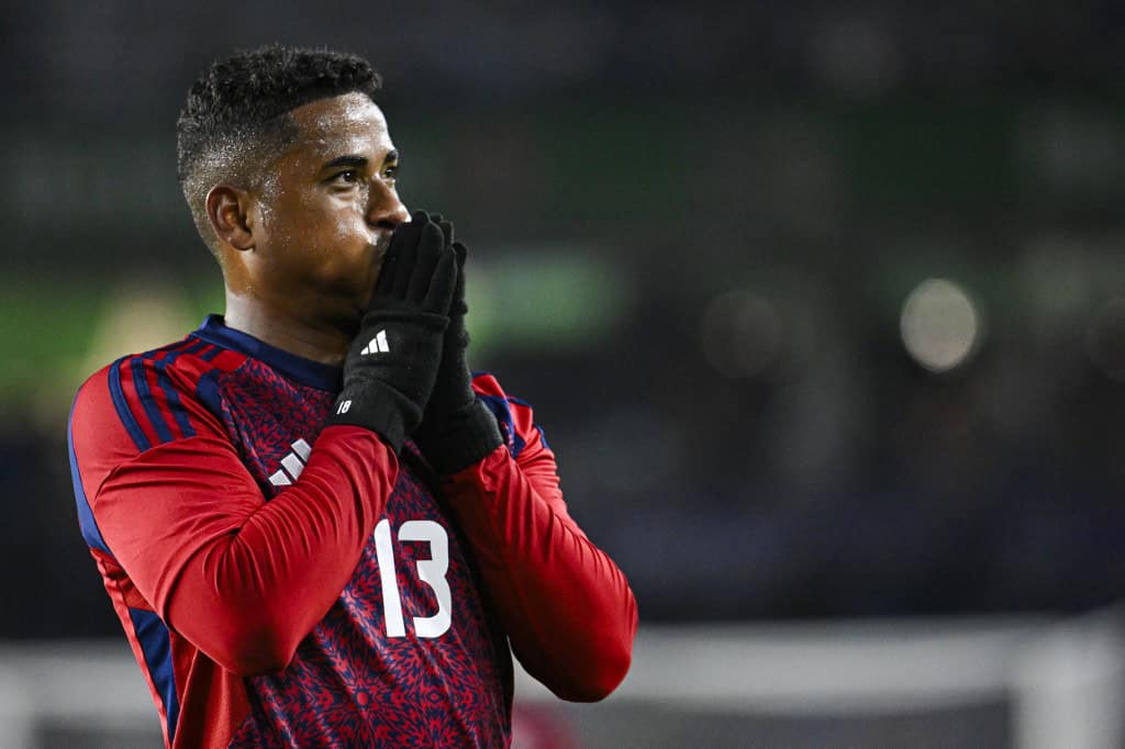 Costa Rica's midfielder #13 Allan Cruz