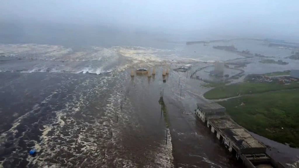 Tsunami Alerts in Latin America After 8.8 Quake in Russia