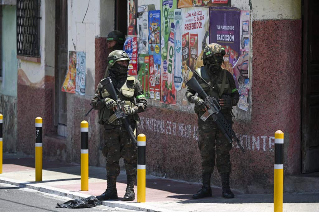 Guatemala Looks for Fugitives Guatemala Army