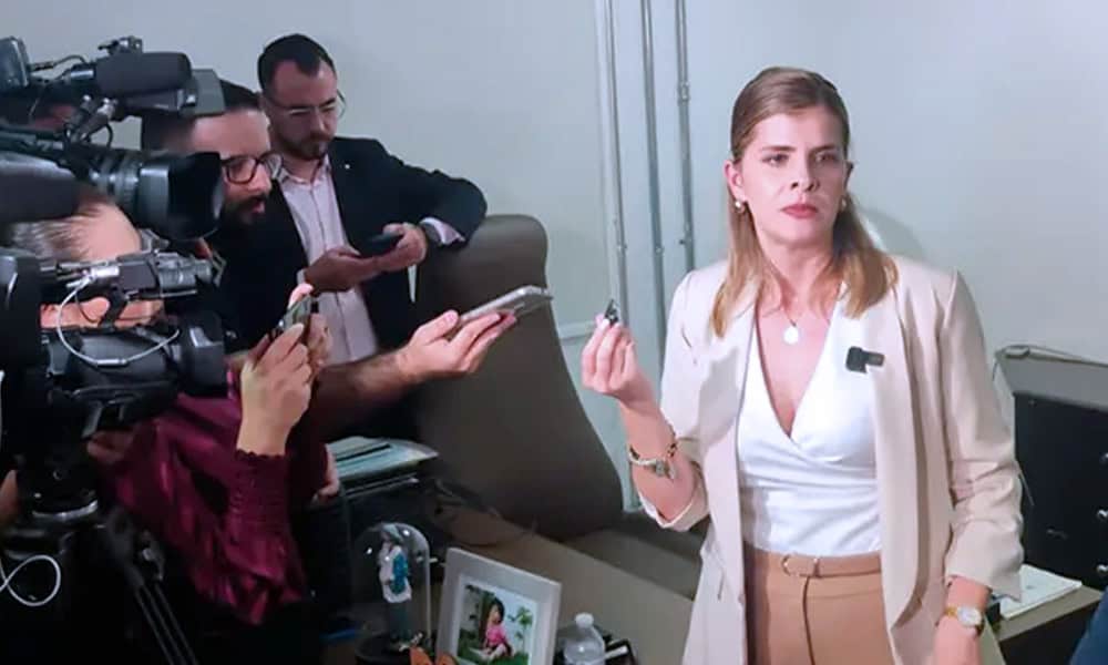 Costa Rica Presidential Candidate Fernández Reports Spy Device