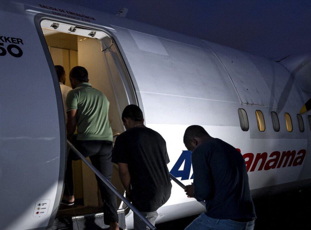 US Sends First Deportation Flight to Post-Maduro Venezuela